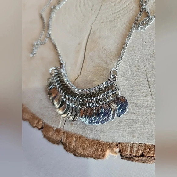 Vintage Silver Tone Small Necklace - Picture 2 of 6